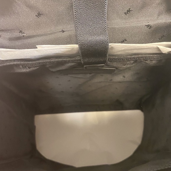 Michael Kors Cooper Signature Large Pocket Backpack Fur Trim NWT - Picture 7 of 10